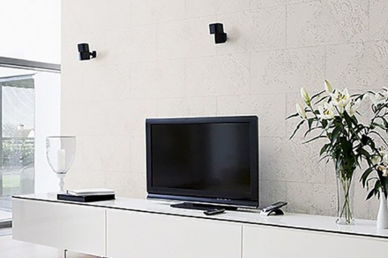 Proiect DIY: montarea panourilor decorative din plută pe un perete-accent. Adaugă personalitate locuinței tale