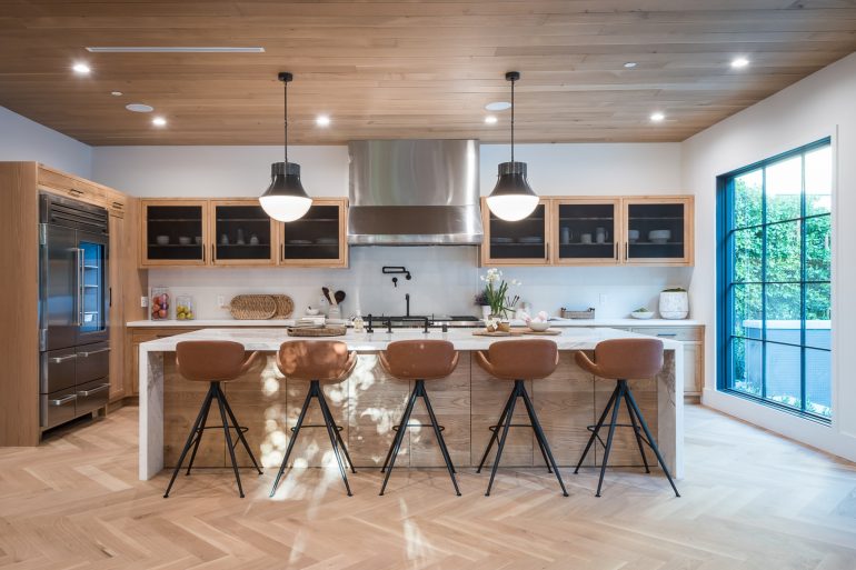 Amenajarea unei bucătării ca de revistă într-o casă pe pământ. Idei și sfaturi pentru un decor perfect