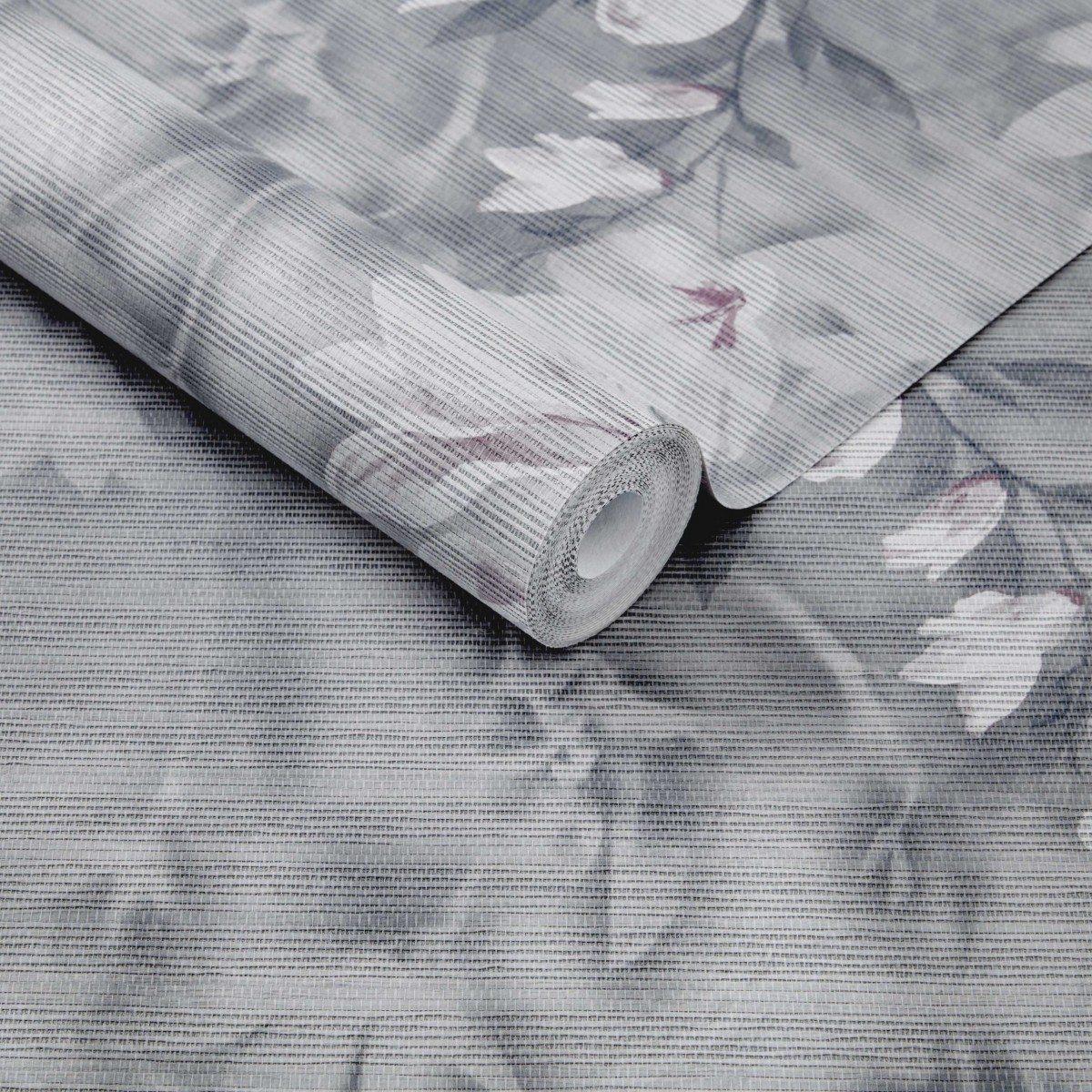 Tapet Trailing Magnolia, Mist Grey Luxury Floral Paperweave, 1838 Wallcoverings, 5.2mp / rola, Tapet living 