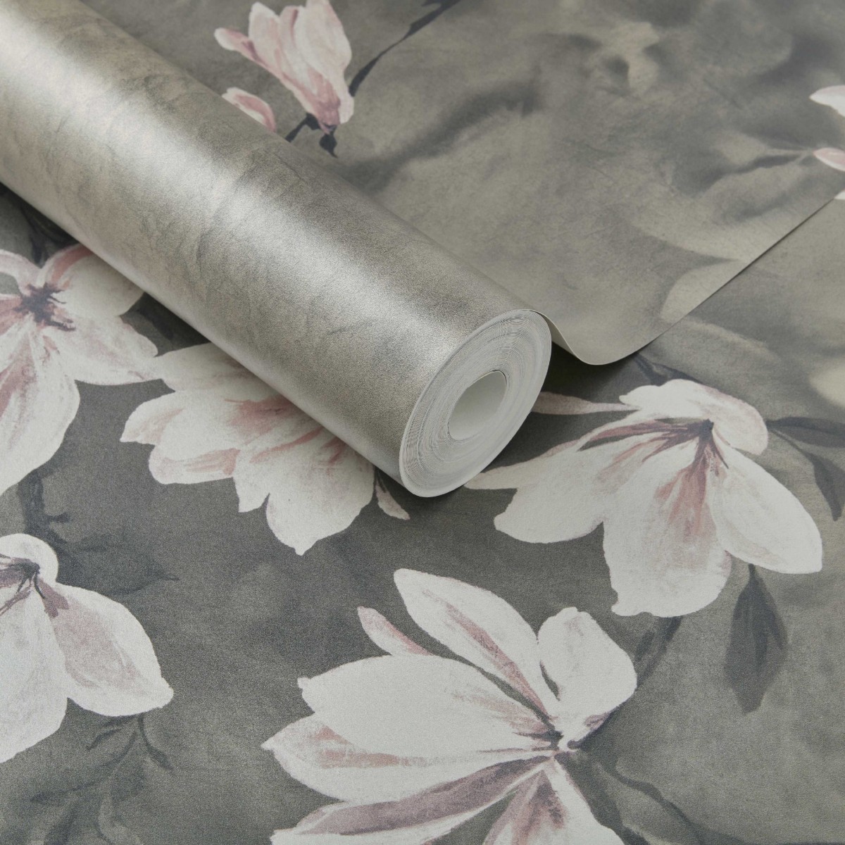 Tapet Trailing Magnolia, Burnished Gold Luxury Floral, 1838 Wallcoverings, 6.5mp / rola, Tapet living 