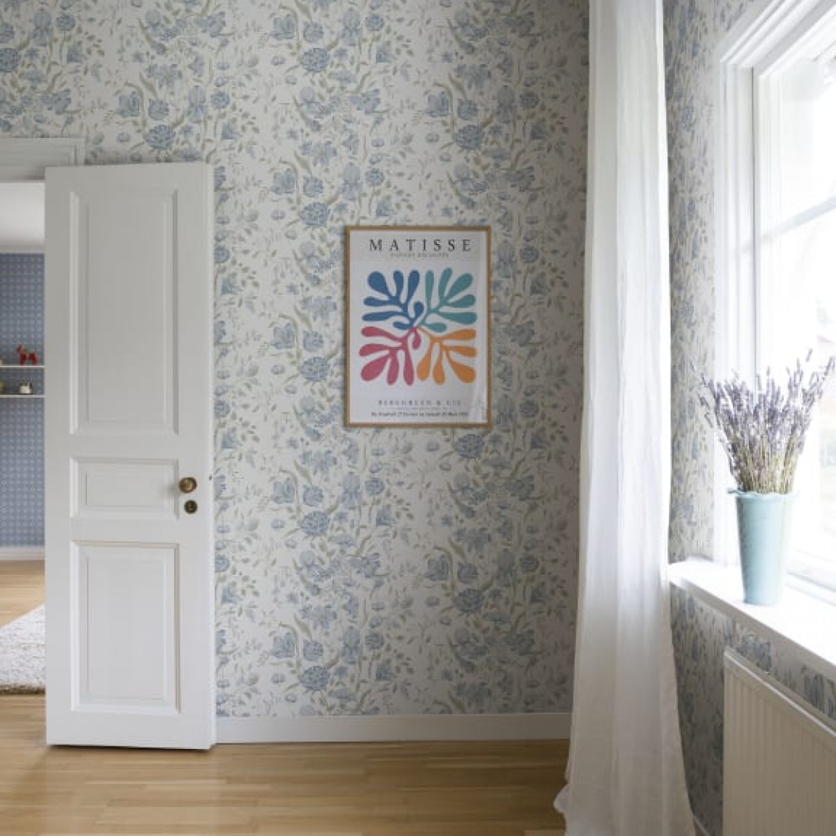 Tapet lavabil Karins Bukett Sky Blue, Sandberg, 5.3mp / rola, Tapet living