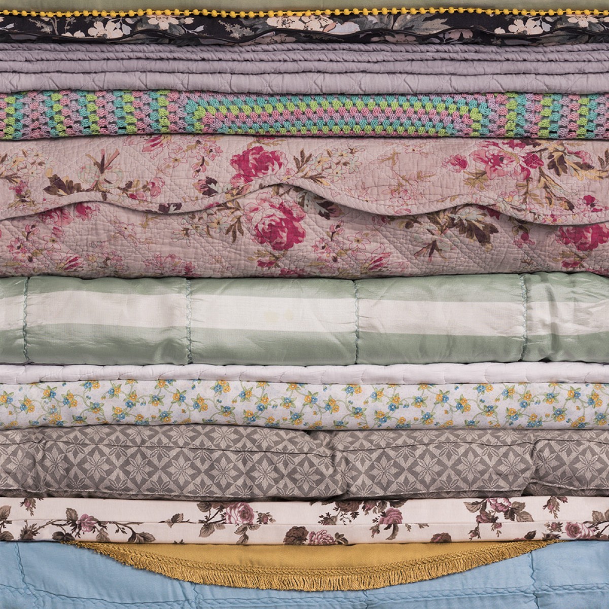 Fototapet Her Royal Slumber, personalizat, Rebel Walls