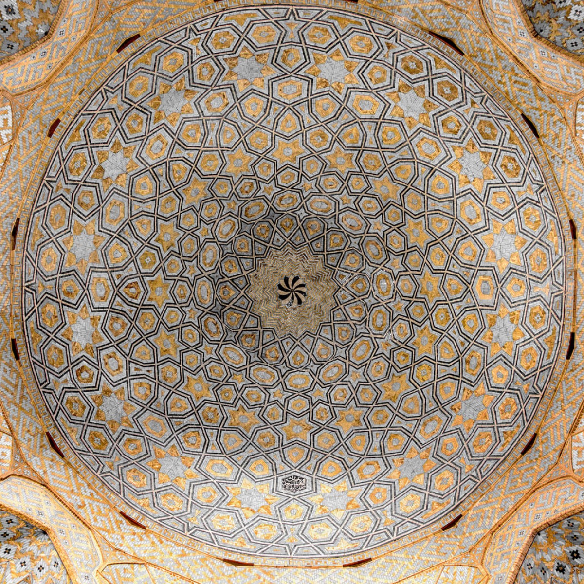 Foto tapet 3D Tehran, personalizat, Rebel Walls, Fototapet dormitor, Fototapet 