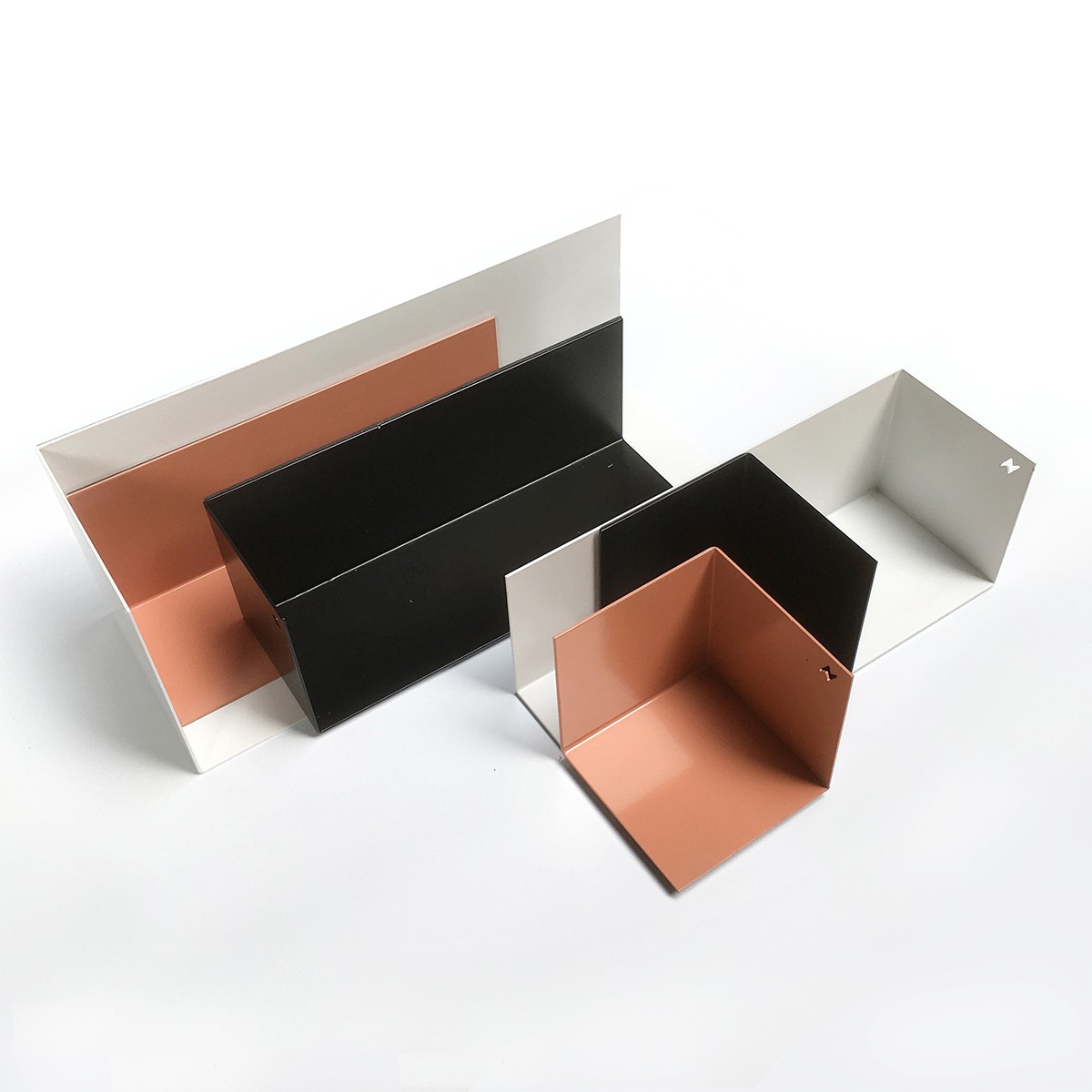 Poliță metalică pentru tapet magnetic