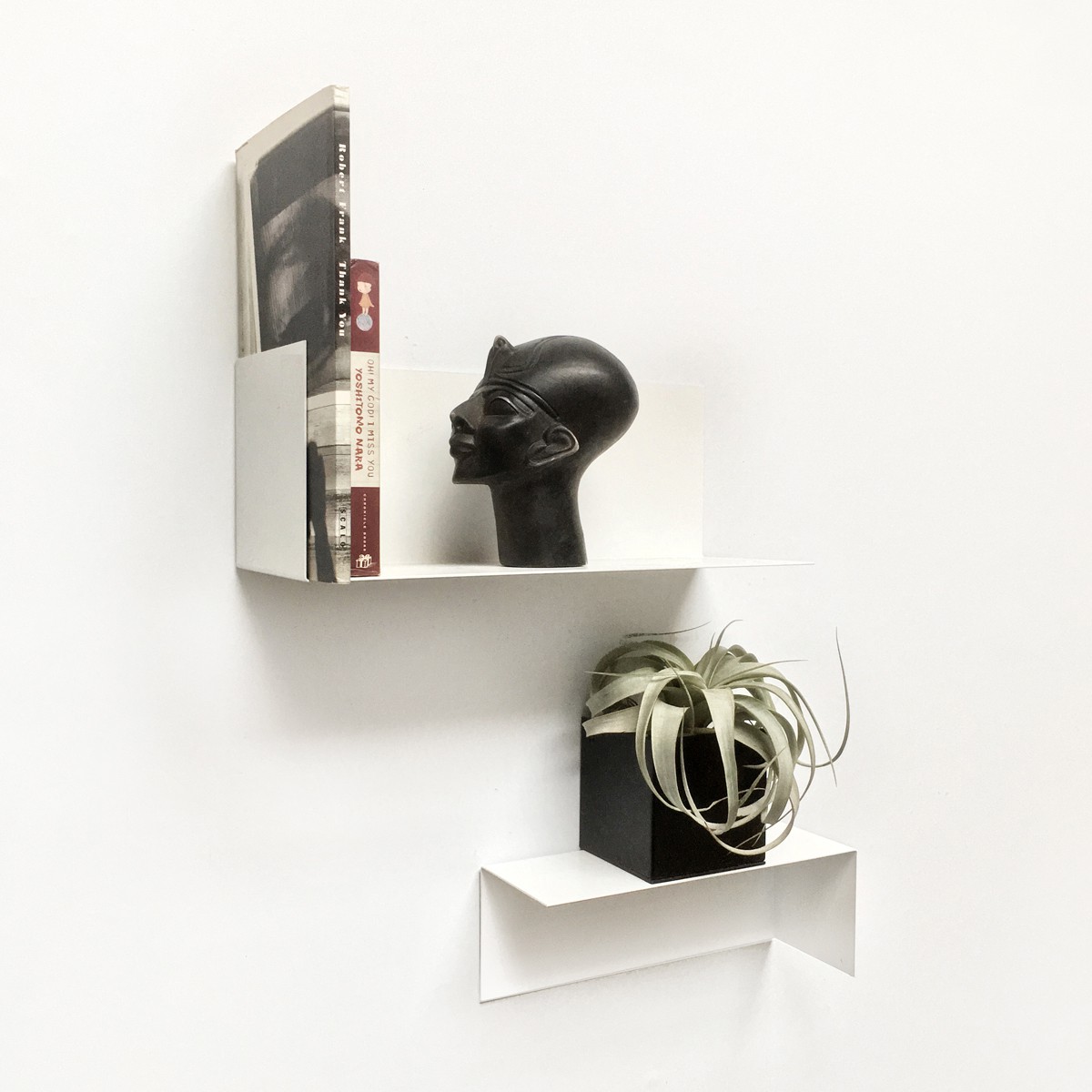 Poliță metalică pentru tapet magnetic
