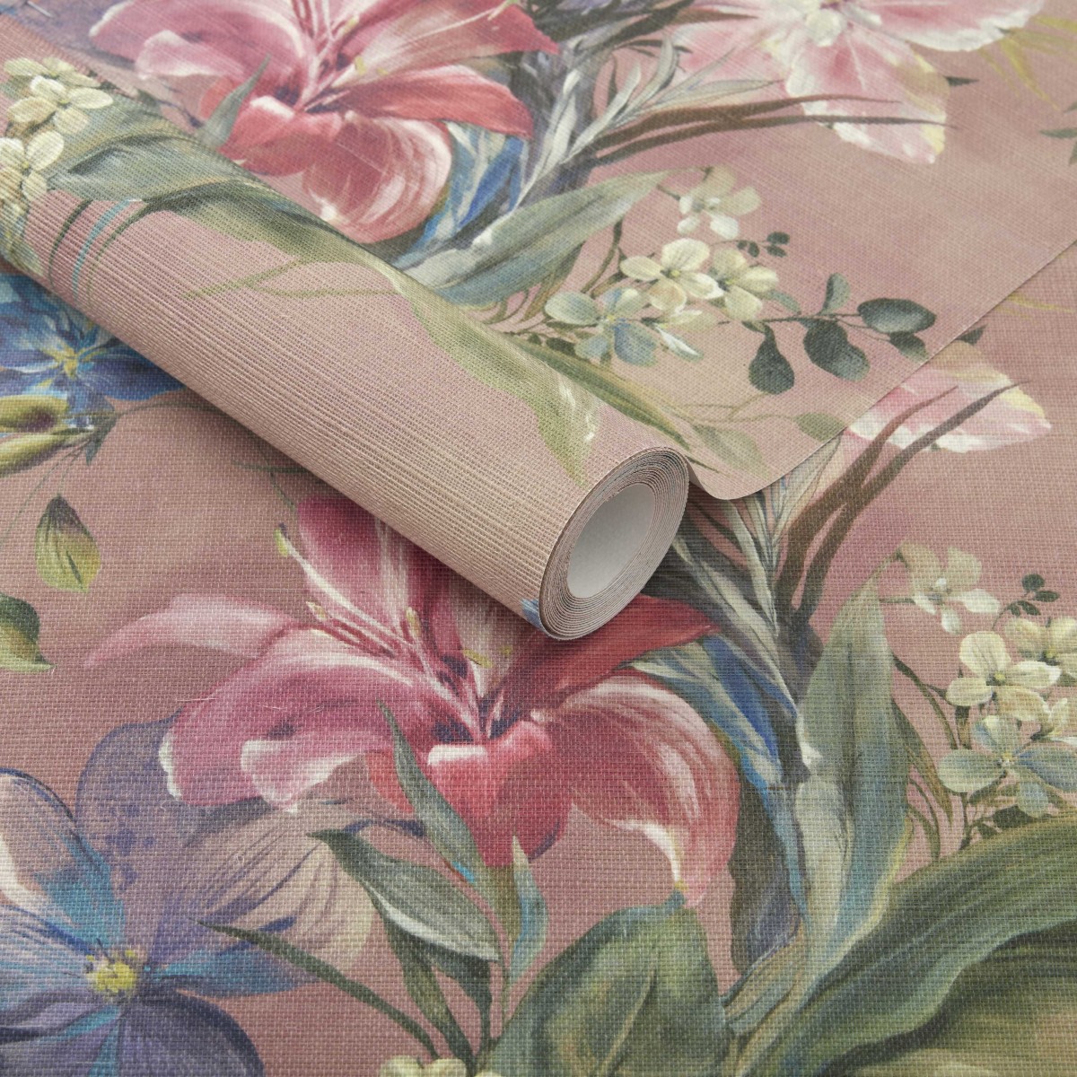 Tapet Lilliana, Blush Pink Luxury Floral, Fibre naturale (Grasscloth), 1838 Wallcoverings, 5.1mp / rola, Tapet living 