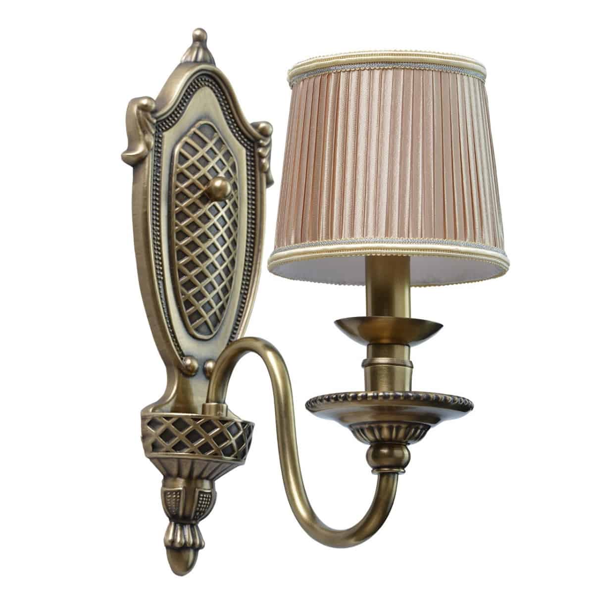 aplica din alama cu abajur pe fundal alb de la xtdeco.ro