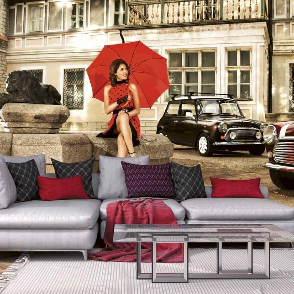 fototapet in stil retro pentru living cu femeie in rochie rosie cu buline si umbrela rosie in mana