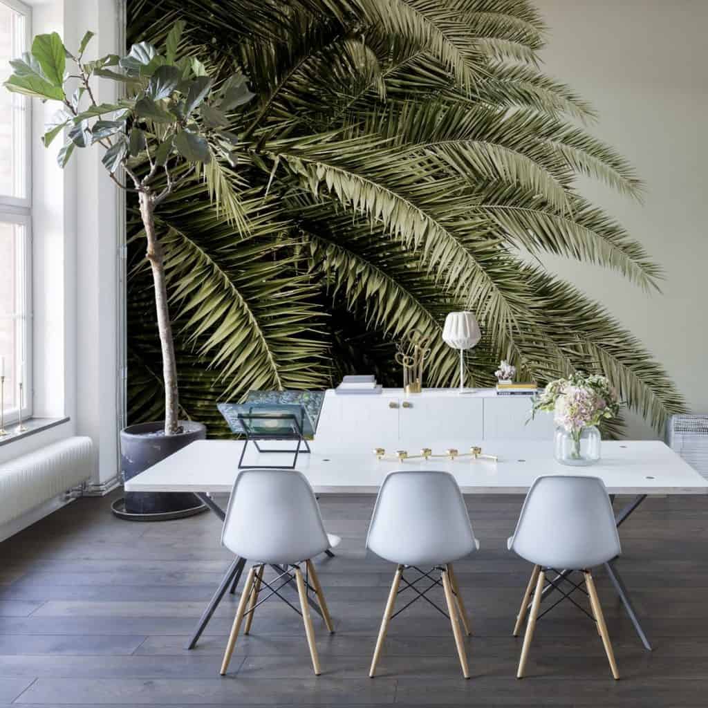 tapet cu model tropical frunze verzi pe fundal alb galbui