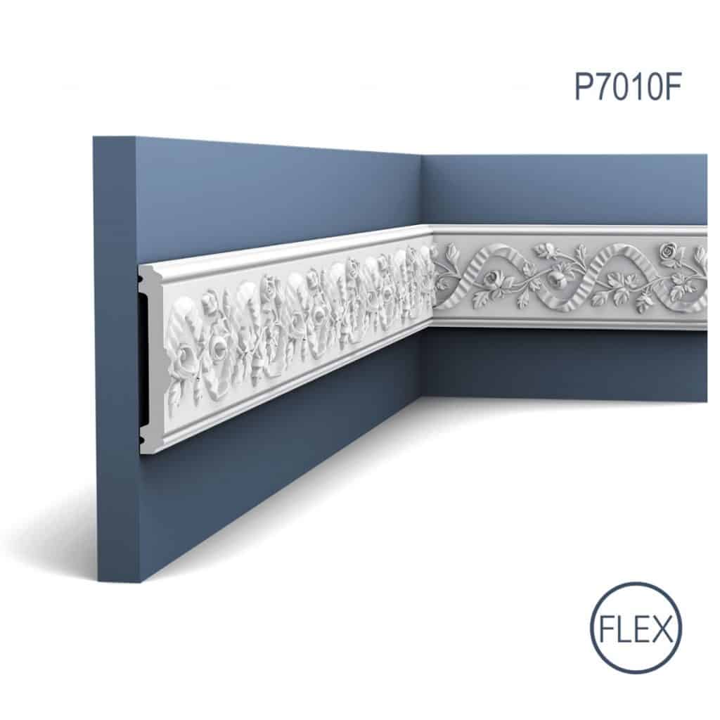 Mostra de brau decorativ expusa pe un panou albastru, pe fond alb
