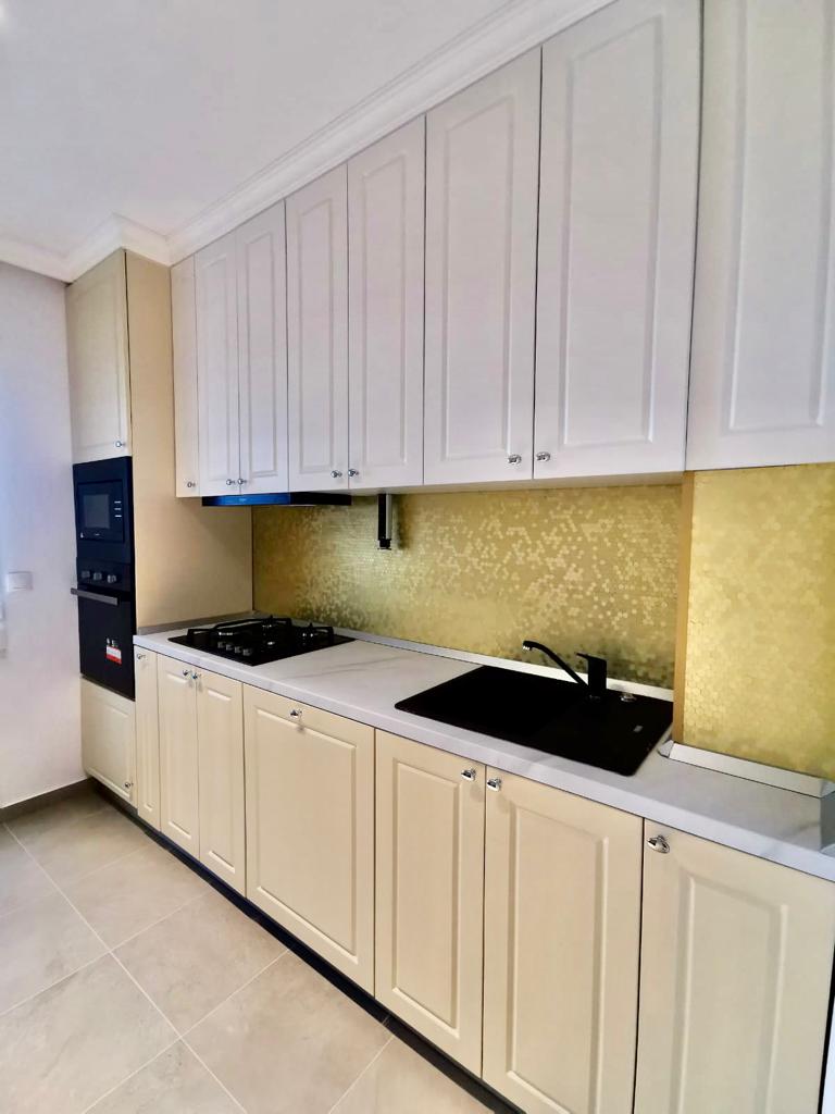 bucataria renovata a apartamentului cu 2 camere din Ansamblul Rezidential H Pipera Lake