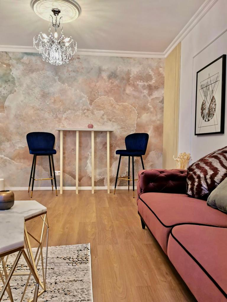 detaliu perete accent living, realizat cu fototapet colors in motion de la photowall