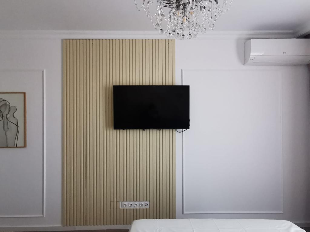 detaliu profile decorative folosite in dormitor in renovarea apartamentului cu 2 camere din Ansamblul Rezidential H Pipera Lake