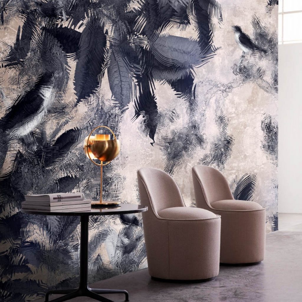 Fototapet Contemporan Meraz, Idea Murale, intr-un living cu doua fotolii roz pal, masuta rotunda pe care se afla carti si o lampa aurie