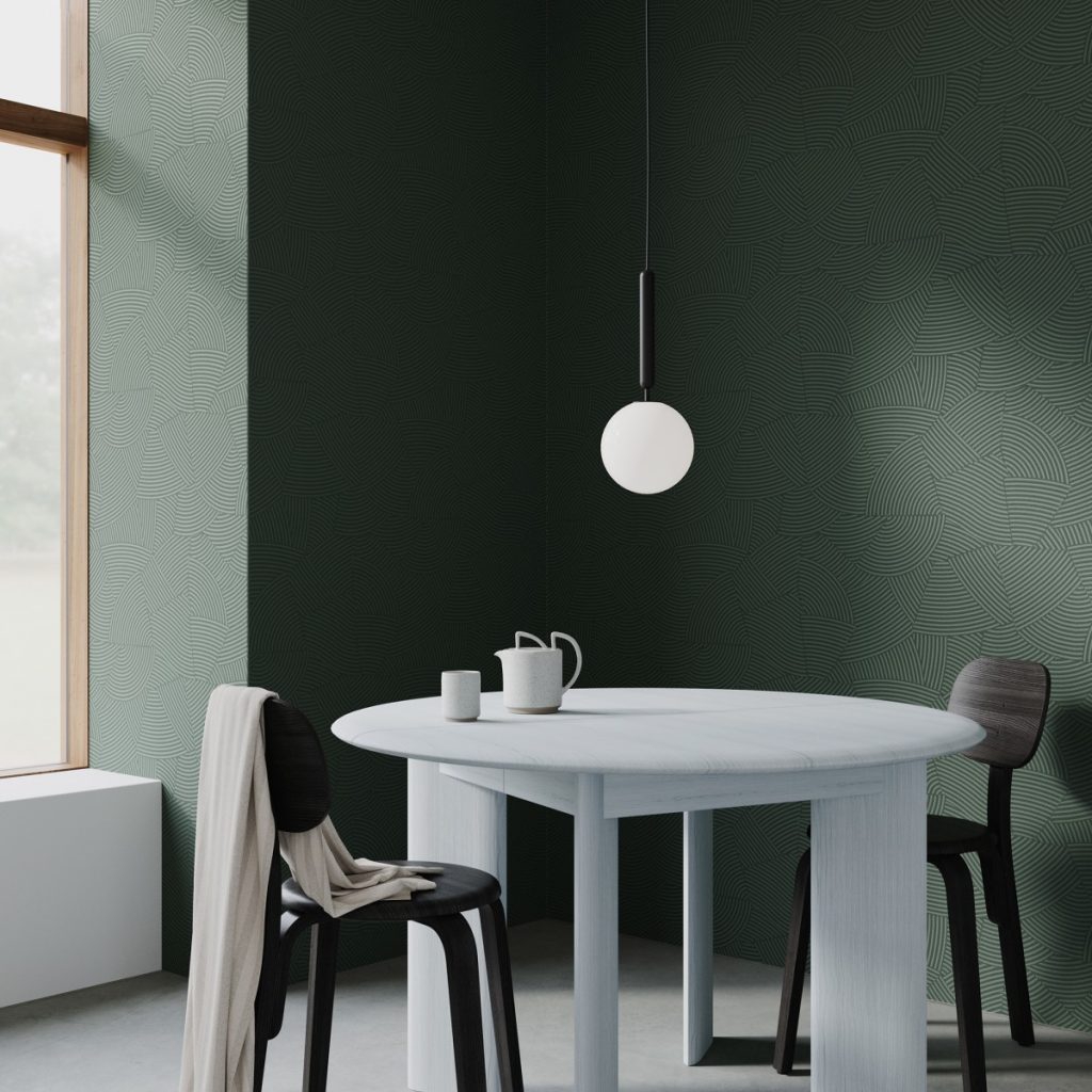 Tapet texturat, Modern Moscow, EDGE Wallpaper, intr-o incapere cu lampa suspendata rotunda alba, masa rotunda alba cu doua cani si doua scaune negre