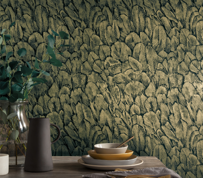 Tapet Tranquil, Jet Black and Gold Foil Luxury Feather, 1838 Wallcoverings, 5.3mp / rola 1838 Wallcoverings