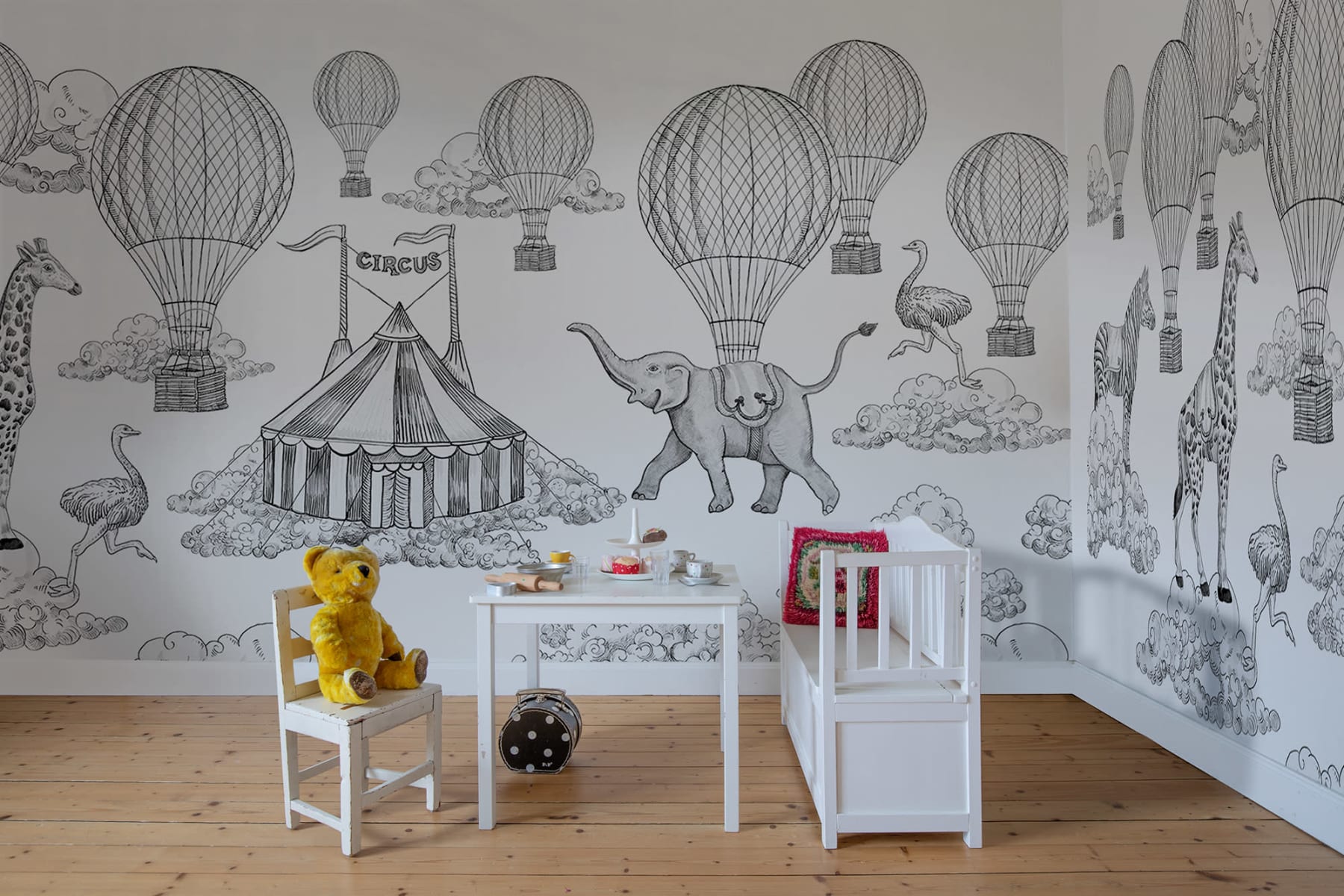 Tapet circus horizon, graphite, rebel walls 