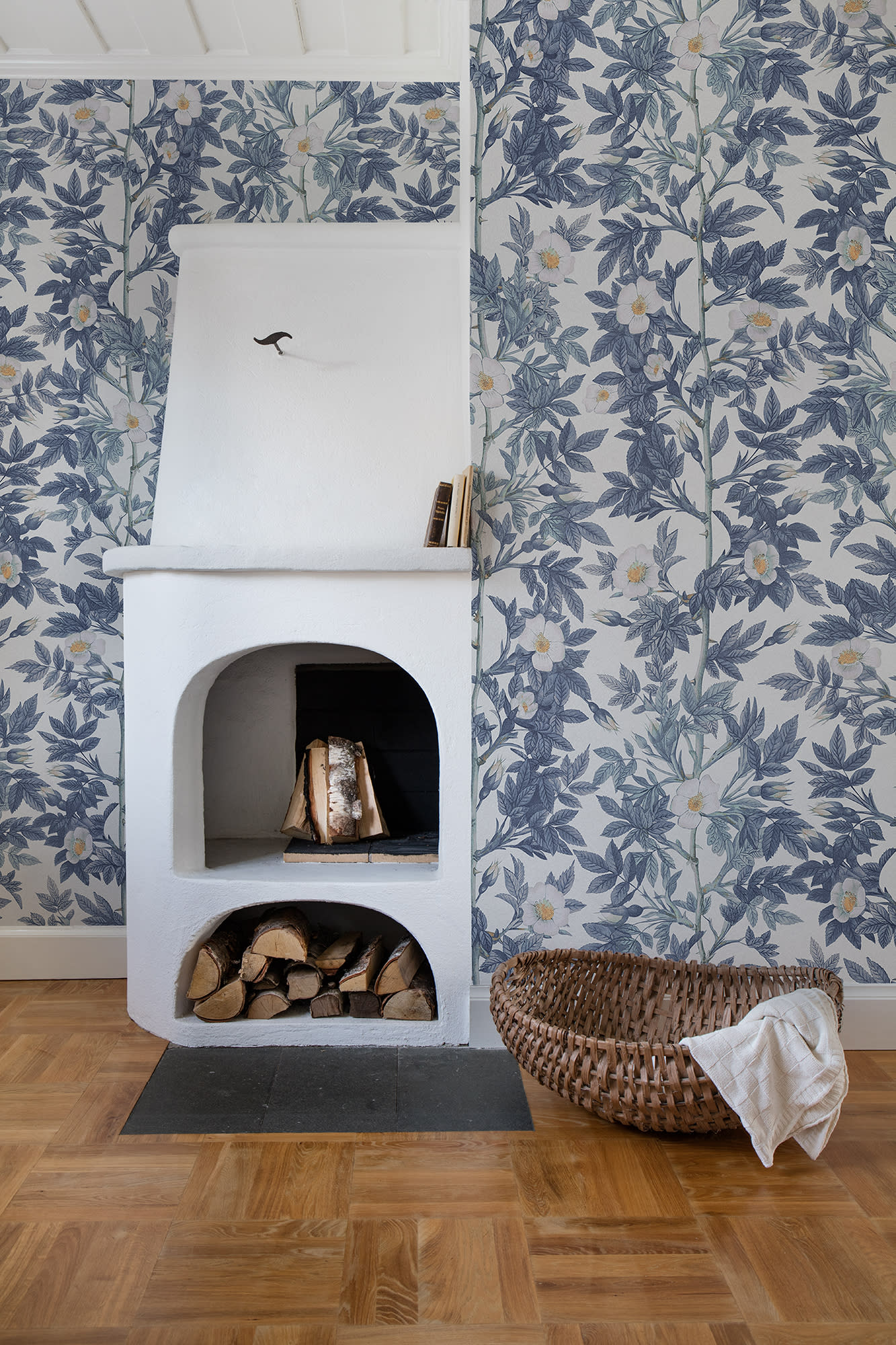 Tapet rose hip, blue, rebel walls 