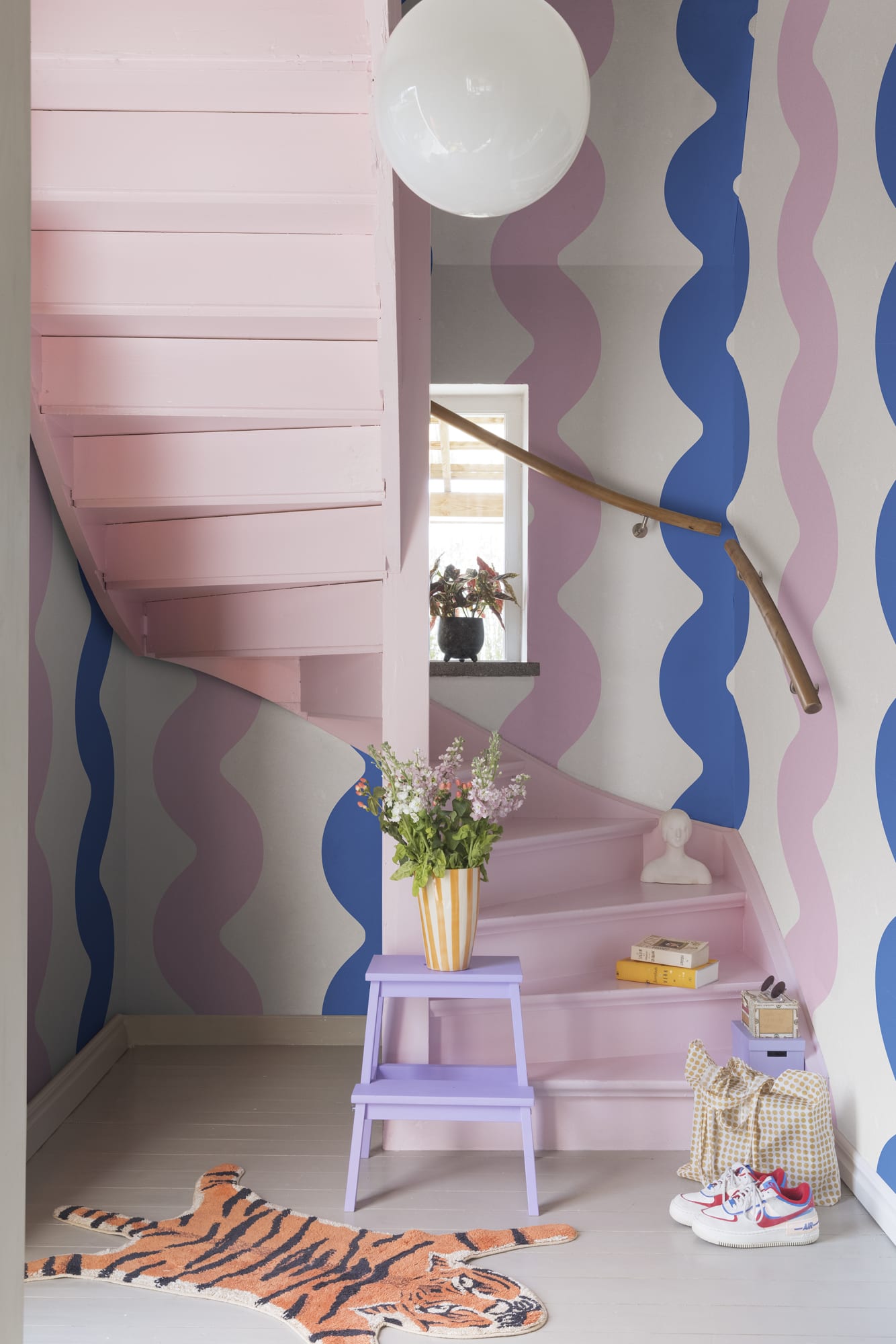 Tapet wobbly, blue & pink, rebel walls 
