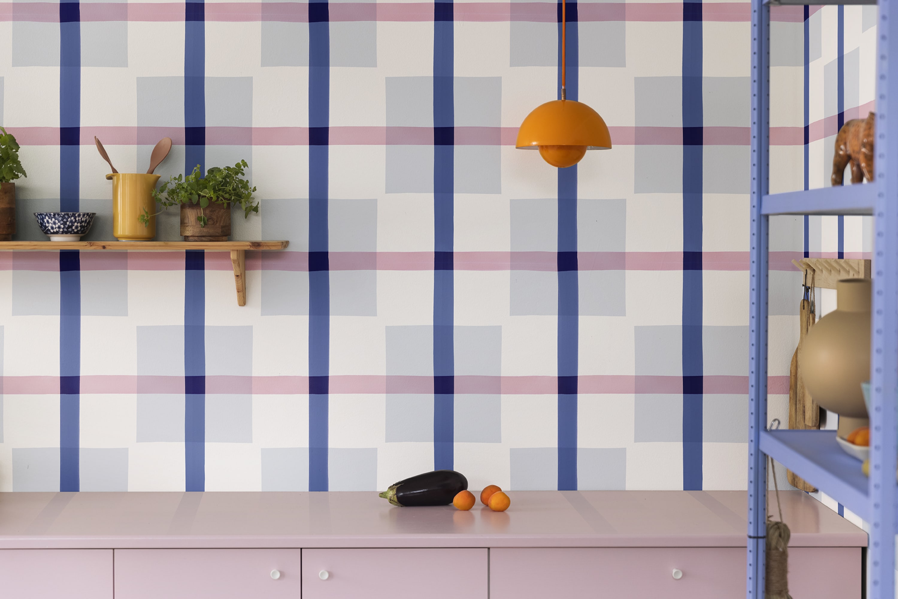 Tapet outside the box, blue & pink, rebel walls 