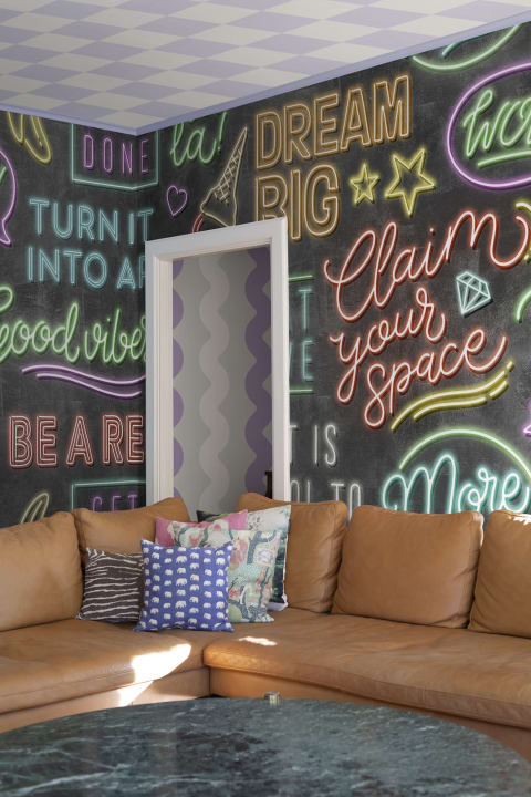 Tapet neon vibes, graphite, rebel walls 